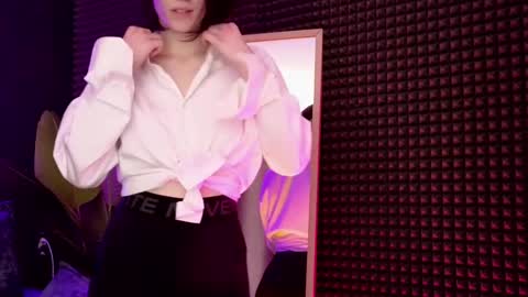 roxy_riot_ online show from 03/08/25, 08:00