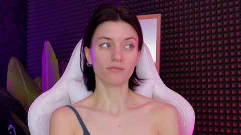 roxy_riot_ online show from 03/09/25, 04:27