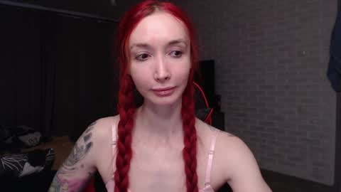 Snapshot of roxy_silver chatting on 05/16/26, 01:35 Roxy online show from 05/16/26, 01:35