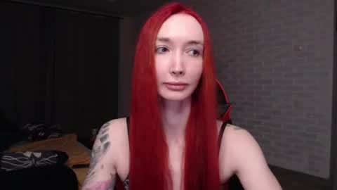 Snapshot of roxy_silver chatting on 05/21/26, 07:54 Roxy online show from 05/21/26, 07:54