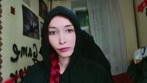 Snapshot of roxy_silver chatting on 06/03/26, 02:33 Roxy online show from 06/03/26, 02:33