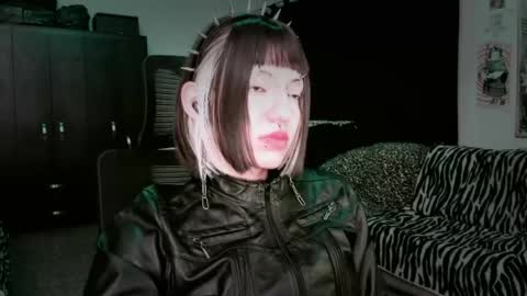 Snapshot of roxy_toxic chatting on 04/29/26, 12:59 Roxy Independient model Help me to reach 50 thumbs up online show from 04/29/26, 12:59