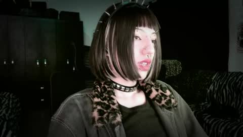 Snapshot of roxy_toxic chatting on 05/11/26, 11:24 Roxy Independient model Help me to reach 50 thumbs up online show from 05/11/26, 11:24