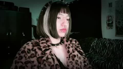 Snapshot of roxy_toxic chatting on 05/14/26, 12:28 Roxy Independient model Help me to reach 50 thumbs up online show from 05/14/26, 12:28