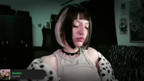 Snapshot of roxy_toxic chatting on 05/15/26, 11:01 Roxy Independient model Help me to reach 50 thumbs up online show from 05/15/26, 11:01