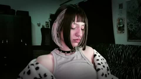 Snapshot of roxy_toxic chatting on 05/15/26, 11:12 Roxy Independient model Help me to reach 50 thumbs up online show from 05/15/26, 11:12