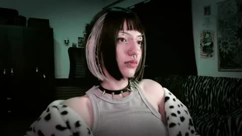 Snapshot of roxy_toxic chatting on 05/15/26, 11:45 Roxy Independient model Help me to reach 50 thumbs up online show from 05/15/26, 11:45