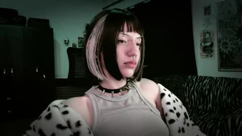 Snapshot of roxy_toxic chatting on 05/15/26, 11:56 Roxy Independient model Help me to reach 50 thumbs up online show from 05/15/26, 11:56