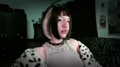 Snapshot of roxy_toxic chatting on 05/16/26, 12:18 Roxy Independient model Help me to reach 50 thumbs up online show from 05/16/26, 12:18