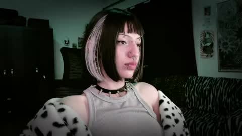 Snapshot of roxy_toxic chatting on 05/16/26, 12:29 Roxy Independient model Help me to reach 50 thumbs up online show from 05/16/26, 12:29