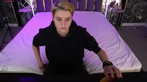 Snapshot of roxyflames chatting on 12/04/25, 02:15 roxyflames online show from 12/04/25, 02:15