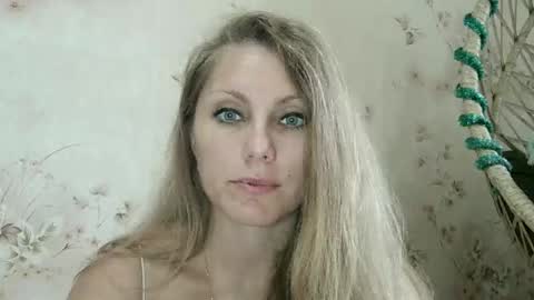 roxyfox18x01 online show from 10/10/25, 07:40