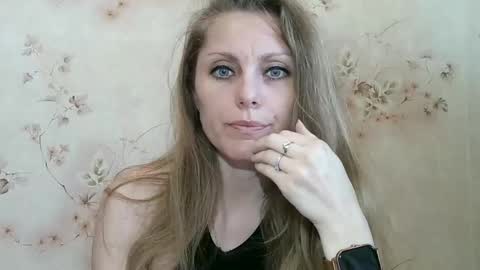 roxyfox18x01 online show from 04/17/26, 07:00