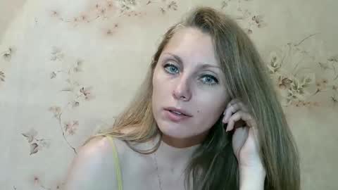 Snapshot of roxyfox18x01 chatting on 05/31/26, 07:26 roxyfox18x01 online show from 05/31/26, 07:26
