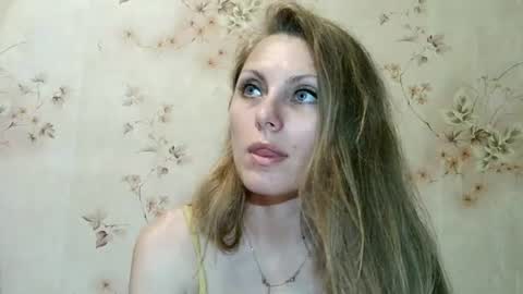 Snapshot of roxyfox18x01 chatting on 06/11/26, 07:34 roxyfox18x01 online show from 06/11/26, 07:34