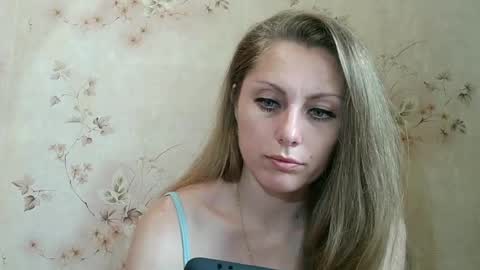 Snapshot of roxyfox18x01 chatting on 06/28/26, 08:42 roxyfox18x01 online show from 06/28/26, 08:42
