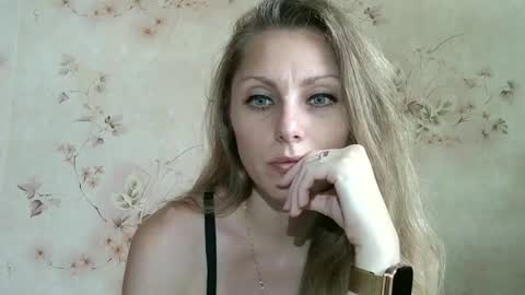Snapshot of roxyfox18x01 chatting on 06/30/26, 11:00 roxyfox18x01 online show from 06/30/26, 11:00