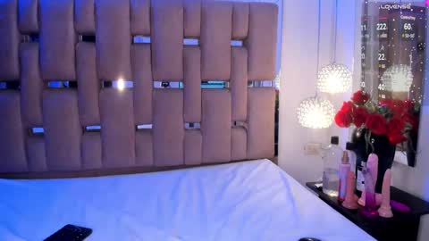 roxylicious_ online show from 03/05/25, 11:16