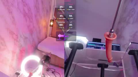 roxylicious_ online show from 11/05/25, 12:38