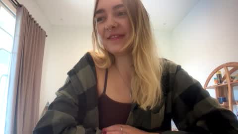 Snapshot of roxysweetdream chatting on 03/12/26, 11:44 Roxy online show from 03/12/26, 11:44