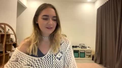 Roxy online show from 03/17/26, 08:23