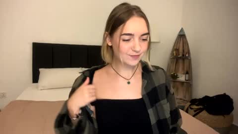 Roxy online show from 04/01/26, 01:34