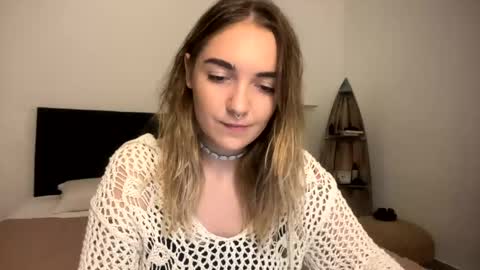 Roxy online show from 04/12/26, 01:16