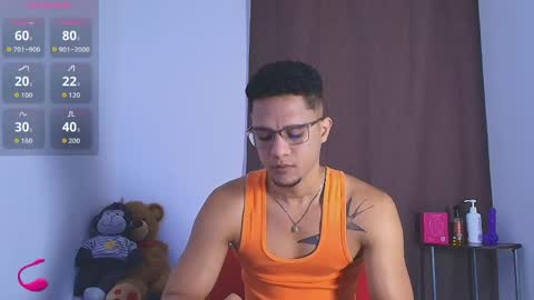 Snapshot of roy_barney chatting on 05/25/26, 04:35 ANTONIO online show from 05/25/26, 04:35