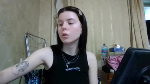 Snapshot of royalvelour chatting on 06/12/26, 03:00 royalvelour online show from 06/12/26, 03:00