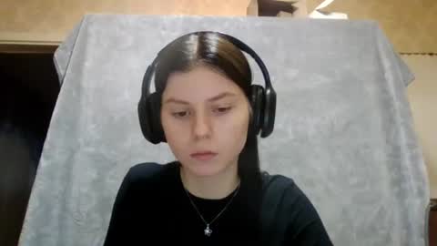 Snapshot of royalvelour chatting on 06/17/26, 08:43 royalvelour online show from 06/17/26, 08:43