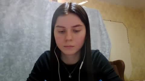 Snapshot of royalvelour chatting on 06/18/26, 08:57 royalvelour online show from 06/18/26, 08:57
