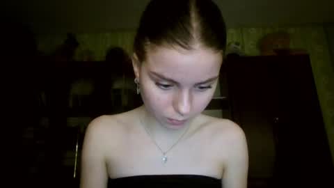 Snapshot of royalvelour chatting on 06/24/26, 08:52 royalvelour online show from 06/24/26, 08:52