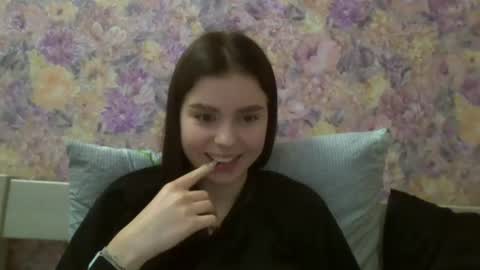 Snapshot of royalvelour chatting on 06/29/26, 09:15 royalvelour online show from 06/29/26, 09:15