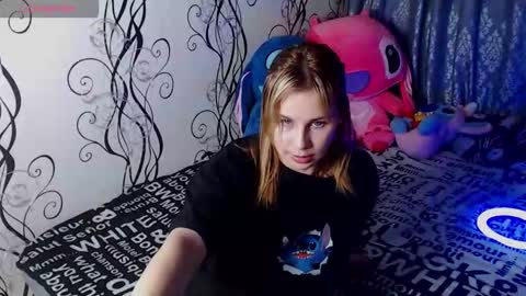 angela online show from 09/25/25, 09:40