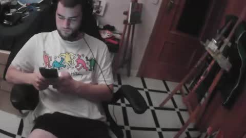 Snapshot of royer04 chatting on 10/10/25, 02:10 royer04 online show from 10/10/25, 02:10