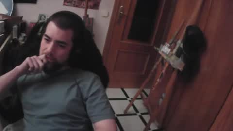 Snapshot of royer04 chatting on 10/27/25, 03:43 royer04 online show from 10/27/25, 03:43