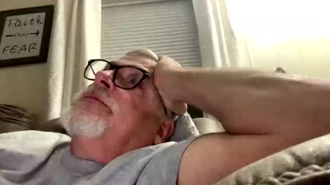 Snapshot of rs006 chatting on 10/23/25, 02:55 rs006 online show from 10/23/25, 02:55