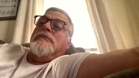 Snapshot of rs006 chatting on 11/19/25, 03:12 rs006 online show from 11/19/25, 03:12