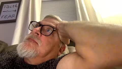 Snapshot of rs006 chatting on 11/21/25, 03:38 rs006 online show from 11/21/25, 03:38