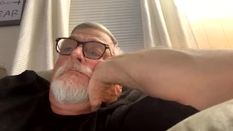 Snapshot of rs006 chatting on 11/24/25, 03:28 rs006 online show from 11/24/25, 03:28