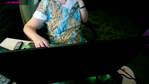 Snapshot of rtls chatting on 01/06/25, 05:59 Natlya online show from 01/06/25, 05:59