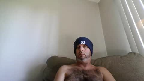 Snapshot of rubbingoneout714 chatting on 01/01/25, 04:29 rubbingoneout714 online show from 01/01/25, 04:29