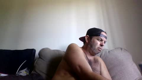 Snapshot of rubbingoneout714 chatting on 10/31/25, 08:10 rubbingoneout714 online show from 10/31/25, 08:10