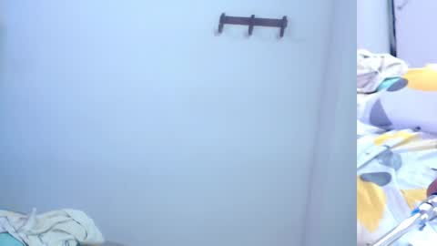 Snapshot of rubidaniells_ chatting on 01/12/25, 04:42 Daniells online show from 01/12/25, 04:42