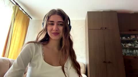 Mia online show from 07/24/26, 10:24
