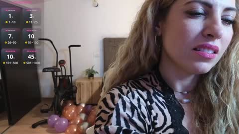 Snapshot of ruby_fit chatting on 02/08/25, 12:06 Ruby online show from 02/08/25, 12:06