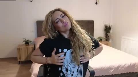 Snapshot of ruby_fit chatting on 11/01/25, 02:13 Ruby online show from 11/01/25, 02:13