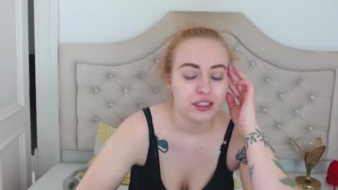 Snapshot of rubykinky chatting on 12/18/25, 03:40 Ruby online show from 12/18/25, 03:40