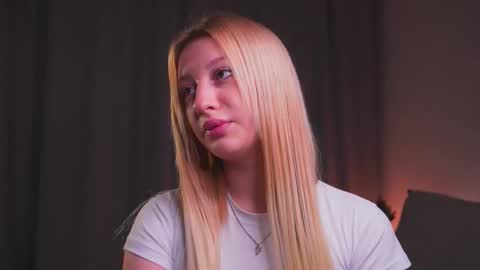 Mila online show from 10/02/25, 03:08