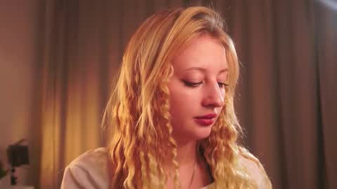 Mila online show from 10/10/25, 03:11